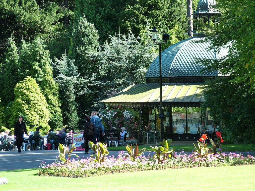 Shannon Court Harrogate Exteriör bild